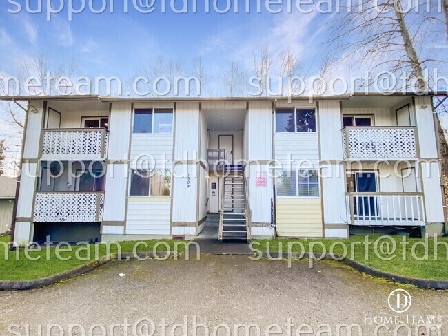 Building Photo - "Charming Tacoma Duplex: Cozy 2-Bed, 1-Bat... Unit 2 Rental