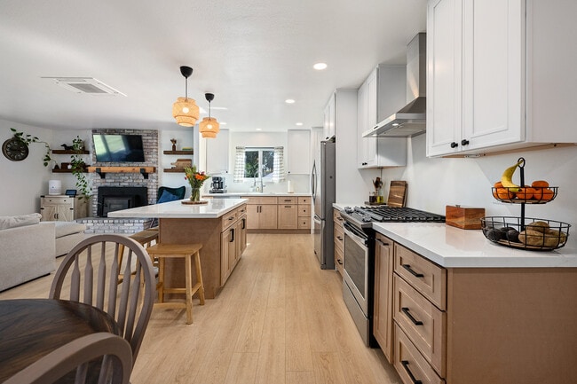 Photo - 199 Bailhache Ave