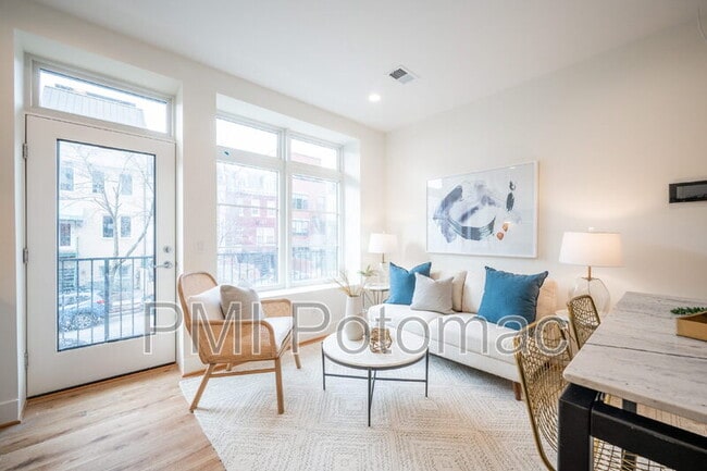 Building Photo - 2419 Ontario Rd NW Unit #102 Rental