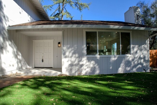 Photo - 604 Los Olivos Rd