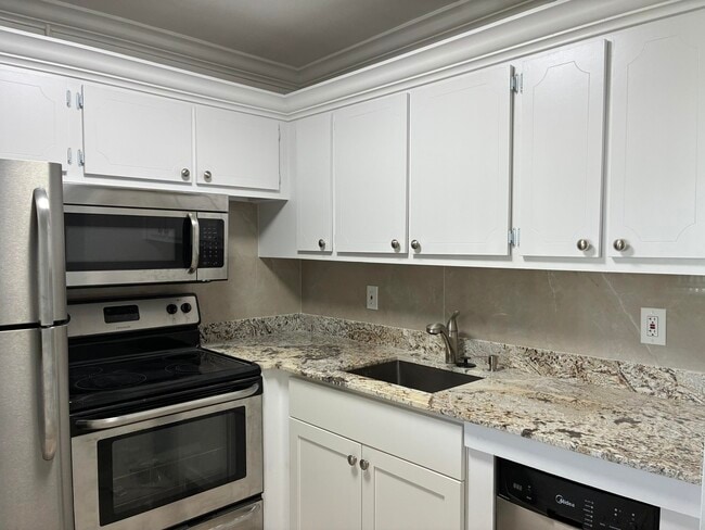 Building Photo - 650 Horizon St E Unit 107