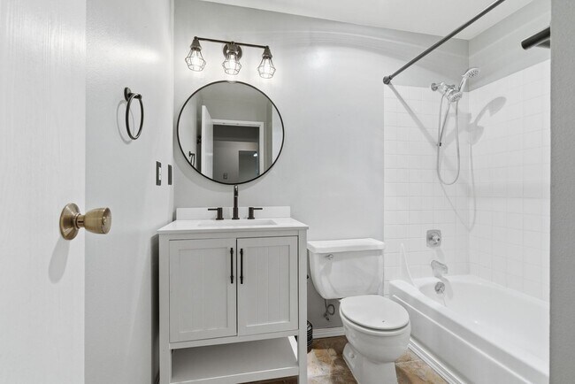 Photo - 6121 E 6th Ave