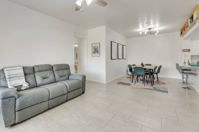 Photo - 805 S Sycamore