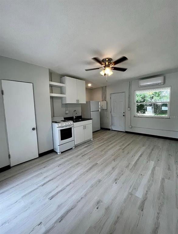 Photo - 707 Rosery Rd NW Unidad 2