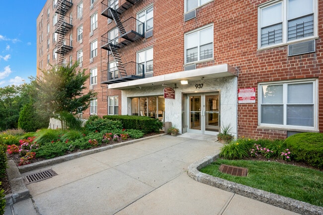 Silver Lake Apartments