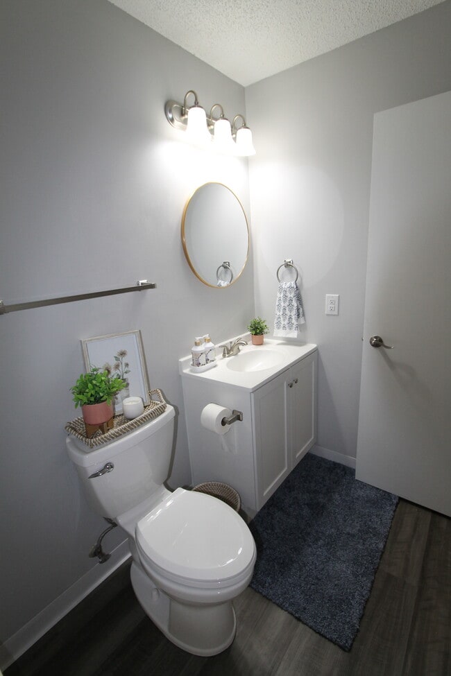 The Warwick Apartments Norfolk, NE