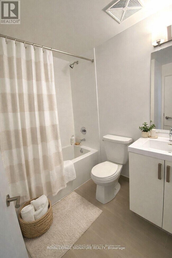 Photo - 1603 Eglinton Ave W Unité 413