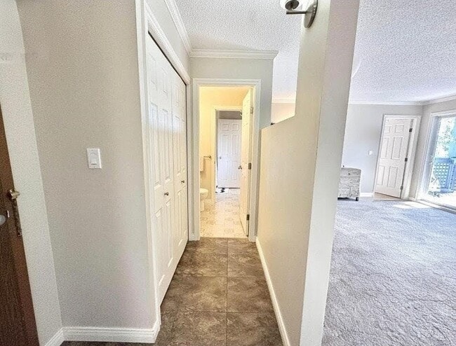 3033 Ospika Blvd S