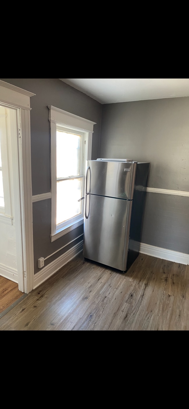 Photo - 857 N Goodman St Unidad 857