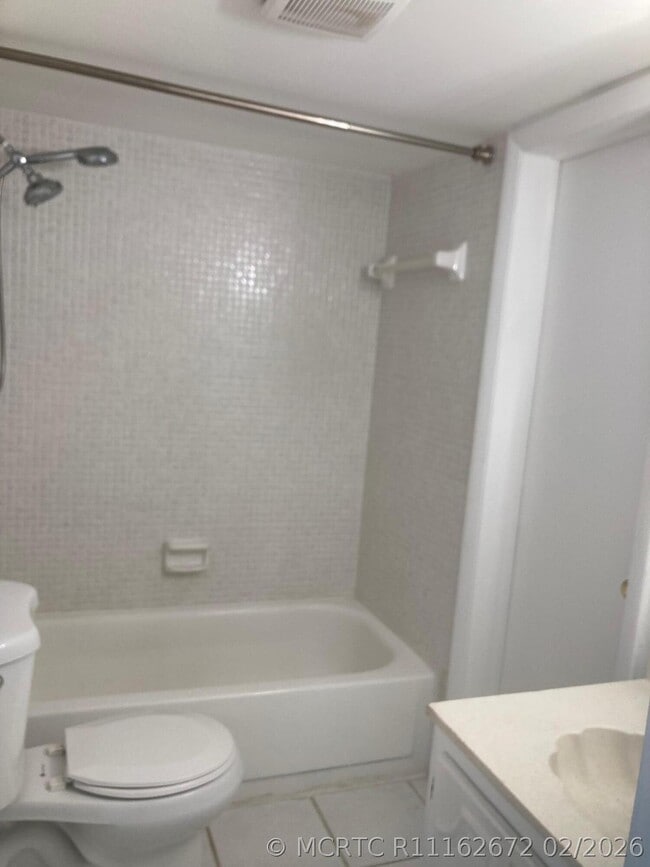 2936 Lake Shore Dr Unit 409