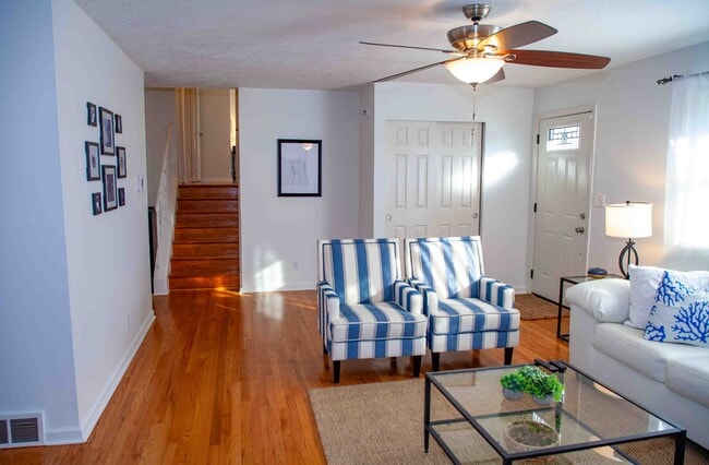 Photo - 6738 Red Fox Rd