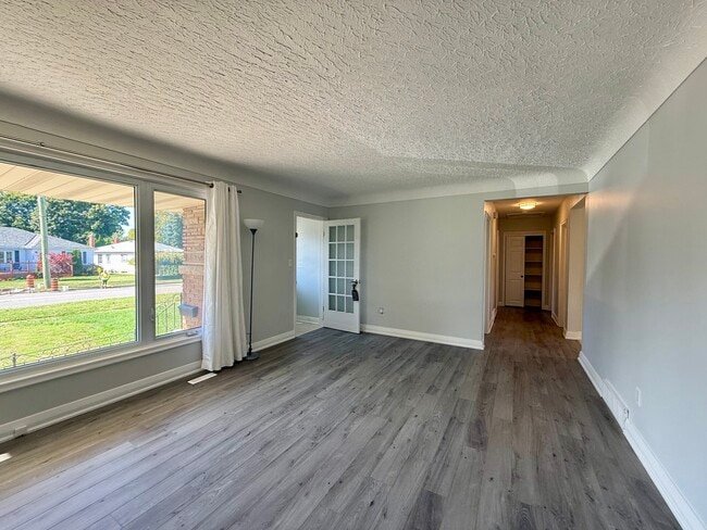 Photo - 404 Grantham Ave
