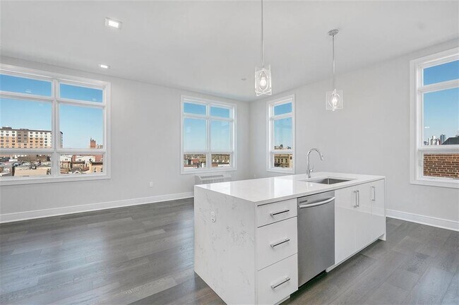 Building Photo - 119 Peter St Unit 509