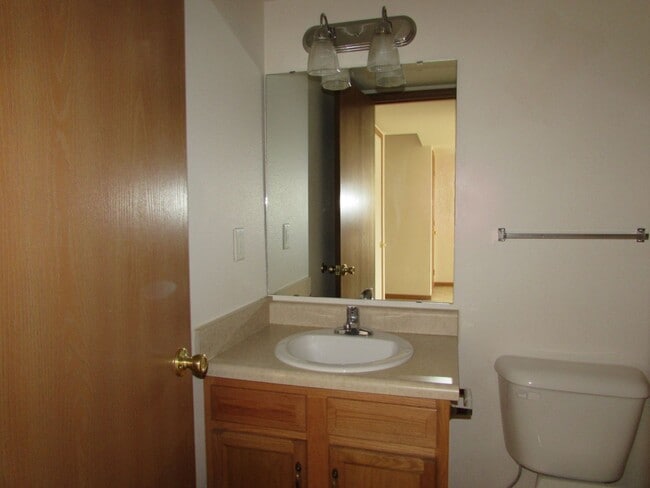 Photo - 7616-MF2-E4 Unit A