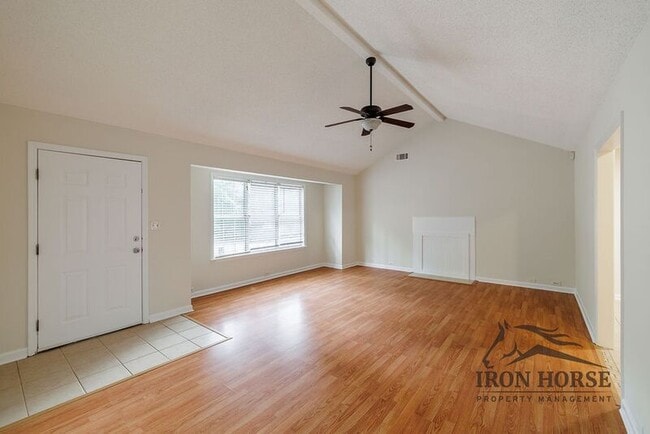 Photo - 335 Oak Meadows Dr