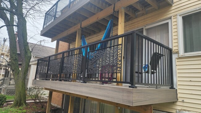 Building Photo - 915 S Division St