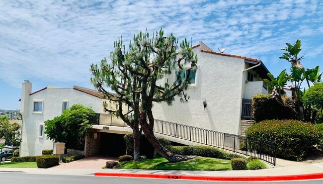 Photo - Unbeatable Location! Ocean View two bedrooms and two bathrooms two story condo with gated undergr... Unidad # 6