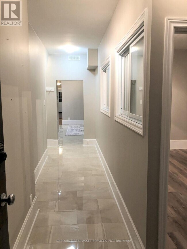 Photo - 19 Tyndall Ave Unité Main (1st)