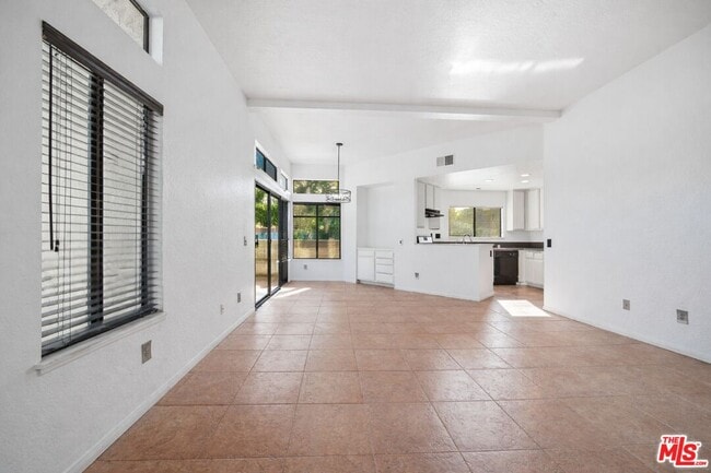 Photo - 77 Willowcrest Ln