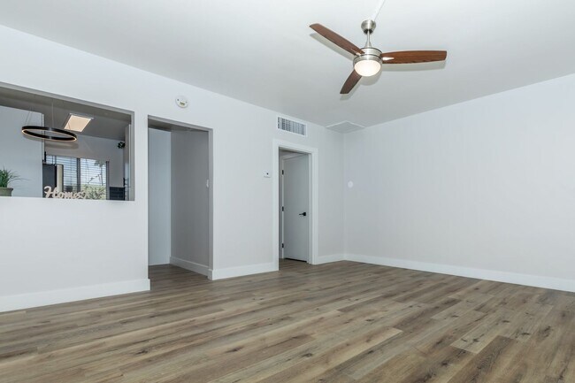 Photo - Ellis Midtown