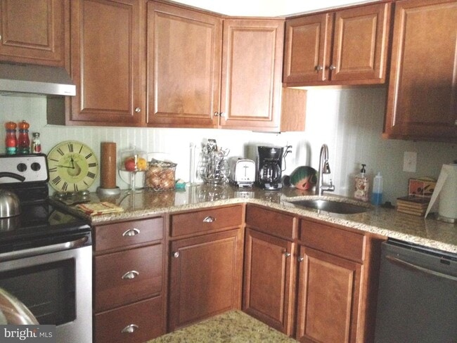 Building Photo - 7 Rockford Rd Unit E-12