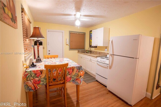 Photo - 811 NE 14th Ct