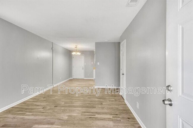 Photo - 1925 Cowan Ave