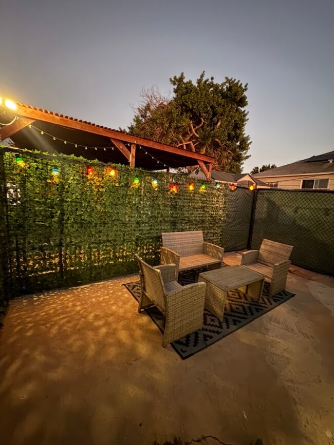 Building Photo - 4344 Keeler Ave