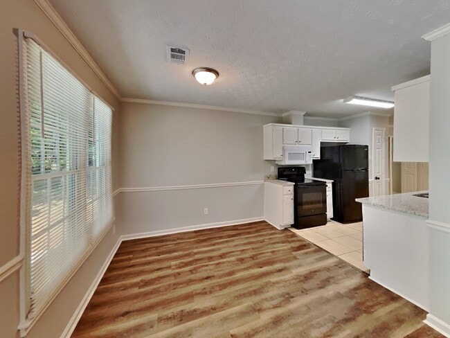 Photo - 245 Princeton Way