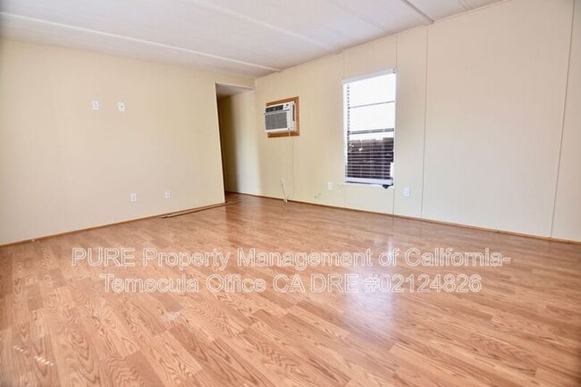 Photo - 20319 Union St