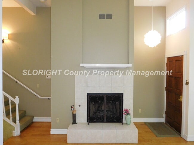 Photo - AVAILABLE AUGUST - Windermere Village Townhome - 3 Bed / 2.5 Bath Unit 36