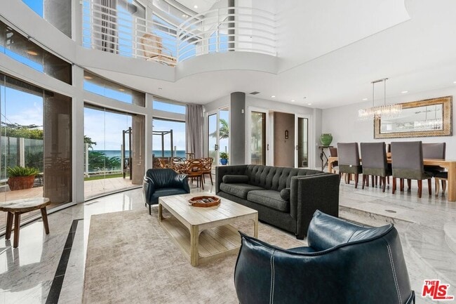 Building Photo - 11834 Pacific Coast Hwy