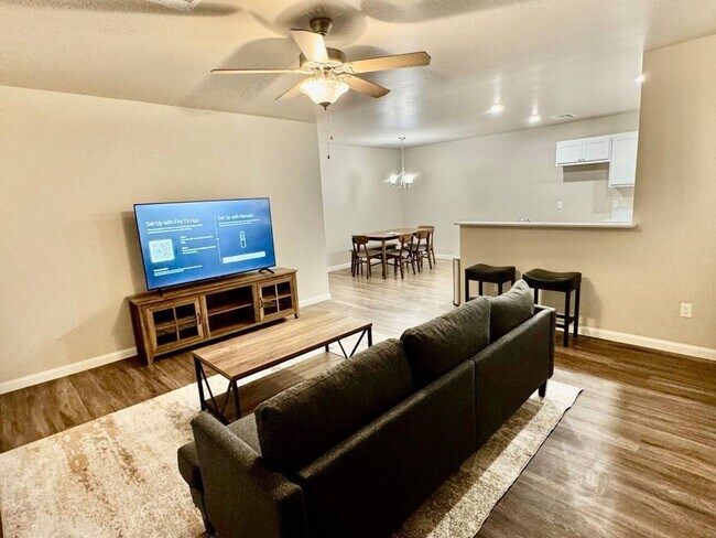 Building Photo - 201 Gray St Unit 203 Gray St