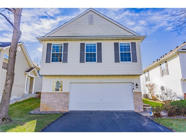 Photo - 916 Parkside Blvd