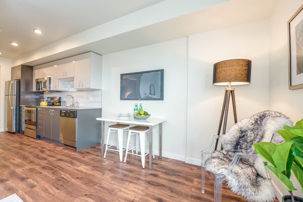 Photo - Stream 403 – Stylish Living in Capitol Hil...