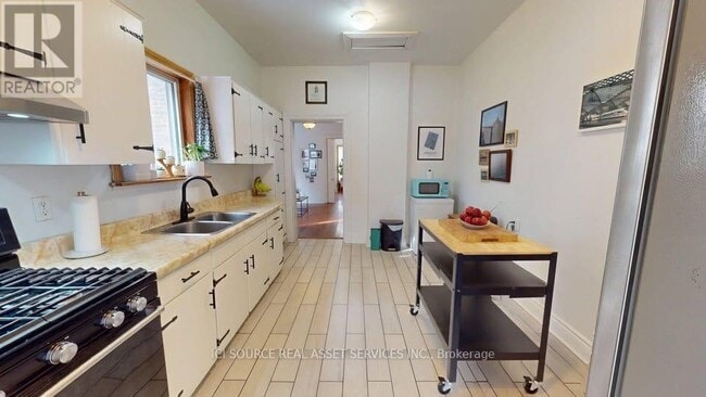 Photo - 132 Ferguson Ave N