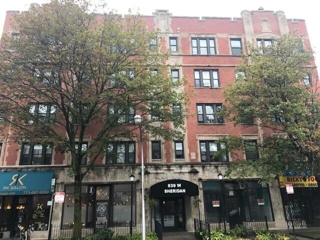 Building Photo - 837 W Sheridan Rd Unit 424