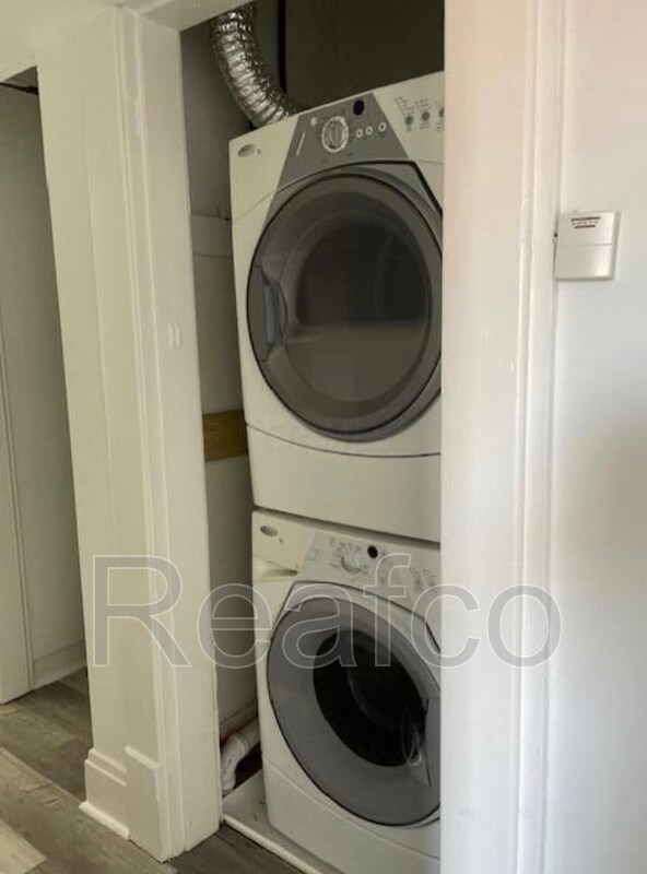 Photo - 975 1/2 Campbell Ave