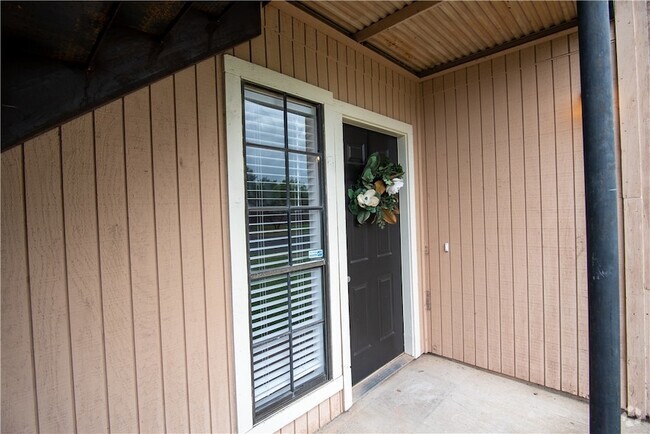 Building Photo - 1902 Woodsman Dr Unit B Rental