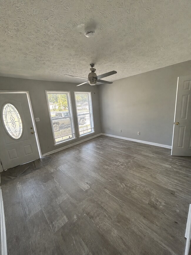 Photo - 433 N 25th St
