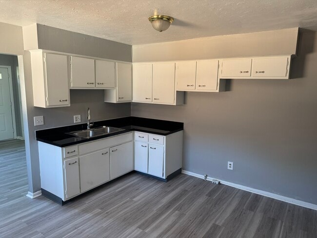 Eat-in Kitchen - 755 E Perry St Unit 755 E. Perry Street