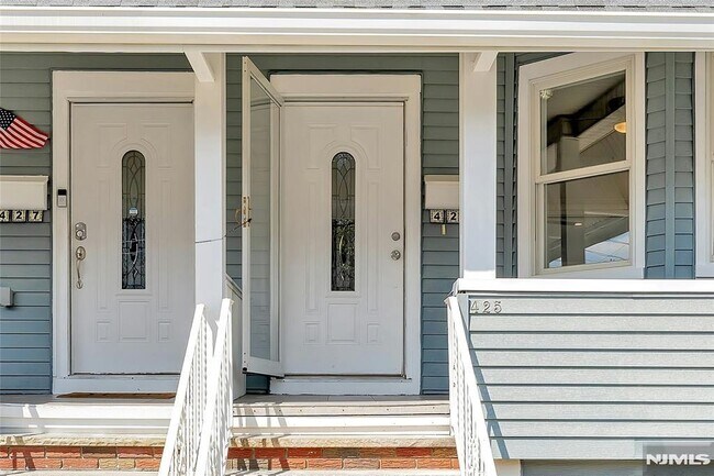 Photo - 425 Hancock Pl