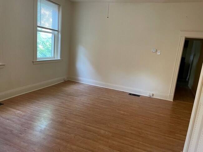 Photo - 235 Emming St Unidad #2