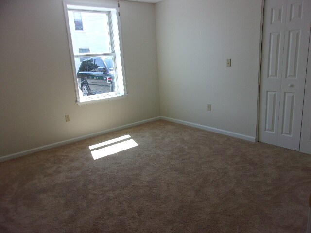 Bedroom 2 - 239 S Broad St Unidad 239 South Broad Street
