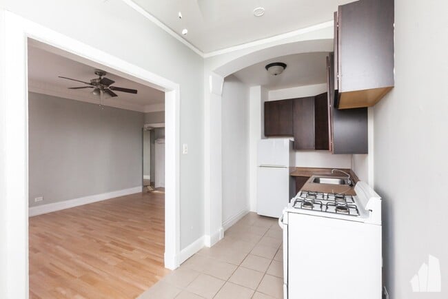 Building Photo - 3849 N Fremont St Unit E1