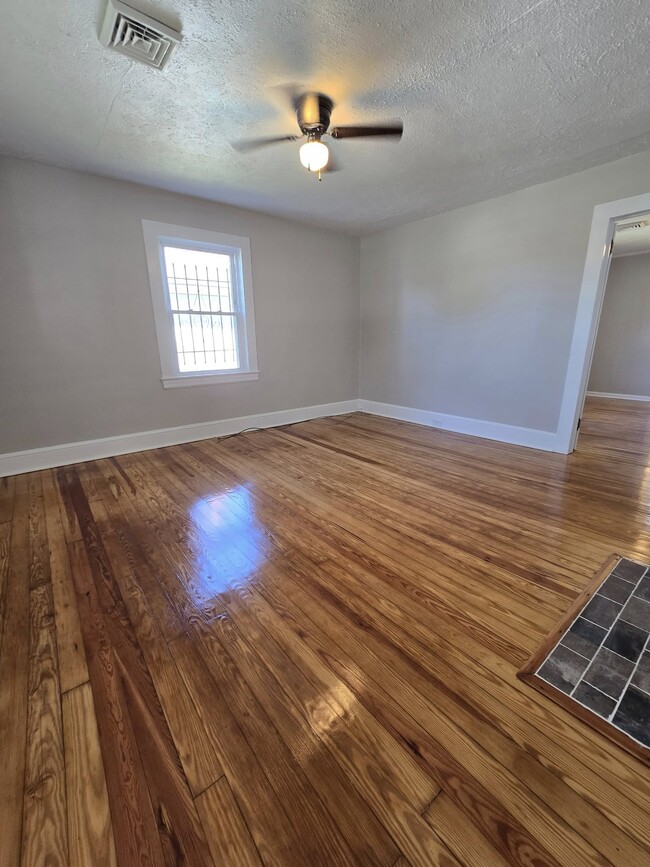 Photo - 880 Franklin Turnpike