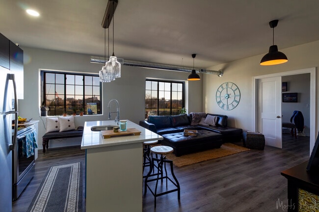 Photo - Elaine Lofts