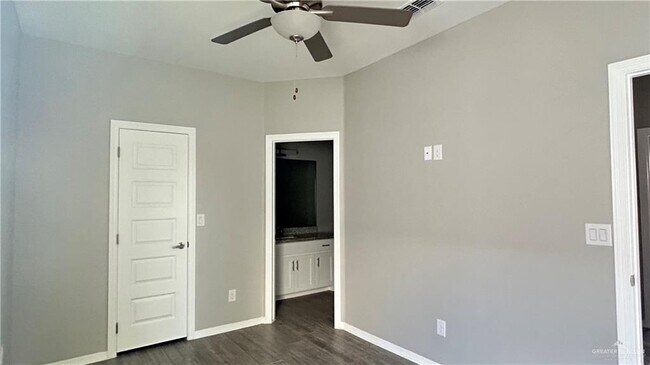 Photo - 4901 N Dahlia St Unit 4