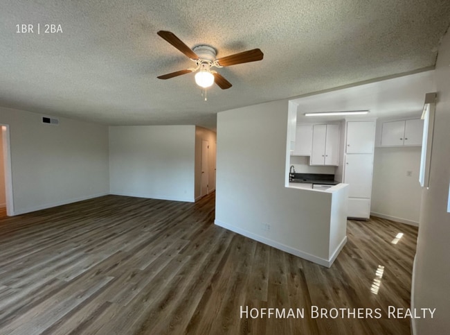 Photo - 6039 Whitsett Ave Unit 202