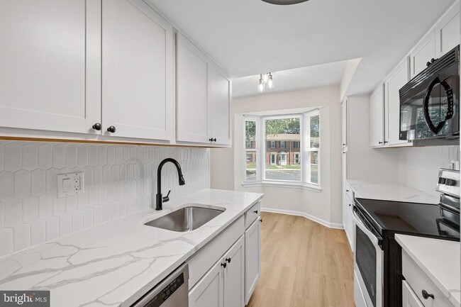 Photo - 6356 Ducketts Ln